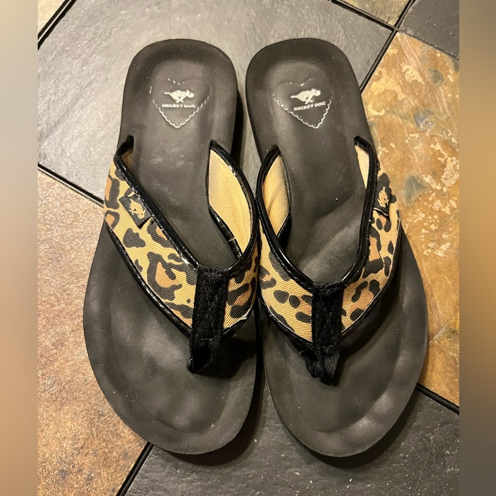 Rocket Dog Women's Black and Leopard Sandals